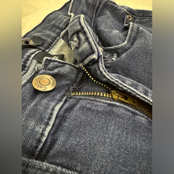 Flattering Calvin Klein Skinny Jeans – comfy stretch, perfect fit! - Picture 2 of 5